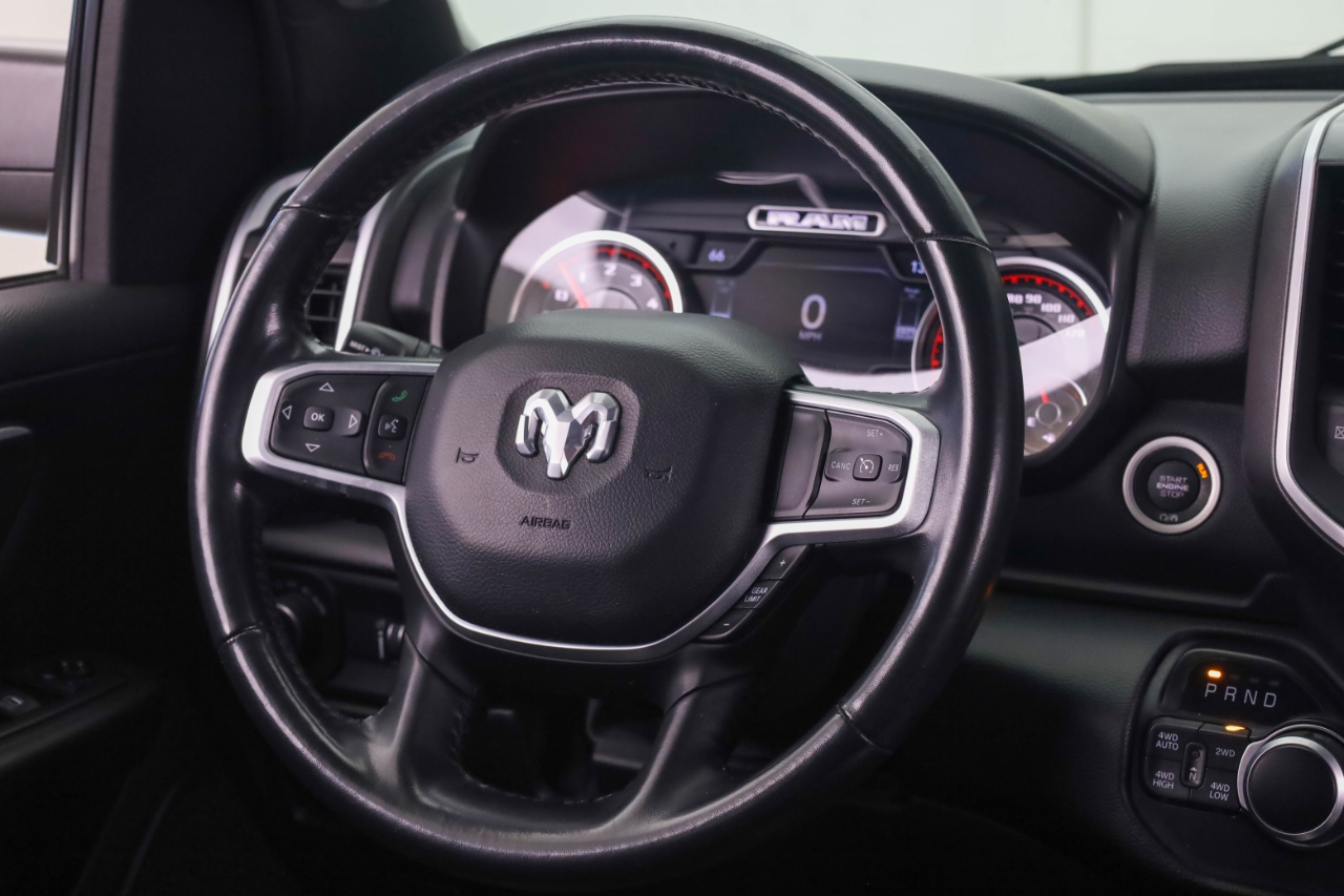 RAM 1500 Big Horn 4x4 Crew Cab 5'7" Box 2021 RAM 1500 Big Horn 4x4 Crew Cab 5'7" Box 2021