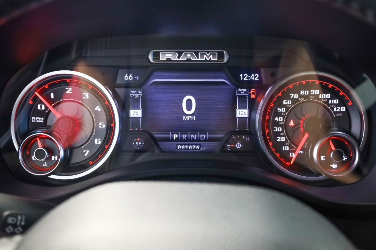 RAM 1500 Big Horn 4x4 Crew Cab 5'7" Box 2021 RAM 1500 Big Horn 4x4 Crew Cab 5'7" Box 2021