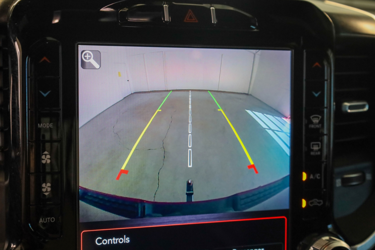 RAM 1500 Big Horn 4x4 Crew Cab 5'7" Box 2021 RAM 1500 Big Horn 4x4 Crew Cab 5'7" Box 2021