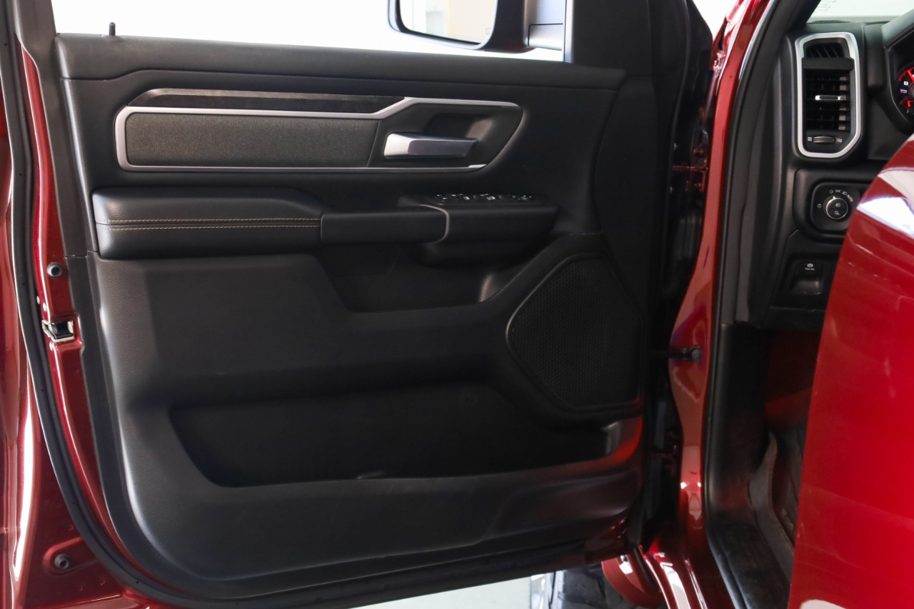 RAM 1500 Big Horn 4x4 Crew Cab 5'7" Box 2021 RAM 1500 Big Horn 4x4 Crew Cab 5'7" Box 2021