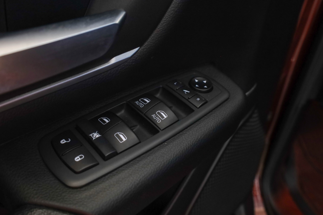 RAM 1500 Big Horn 4x4 Crew Cab 5'7" Box 2021 RAM 1500 Big Horn 4x4 Crew Cab 5'7" Box 2021