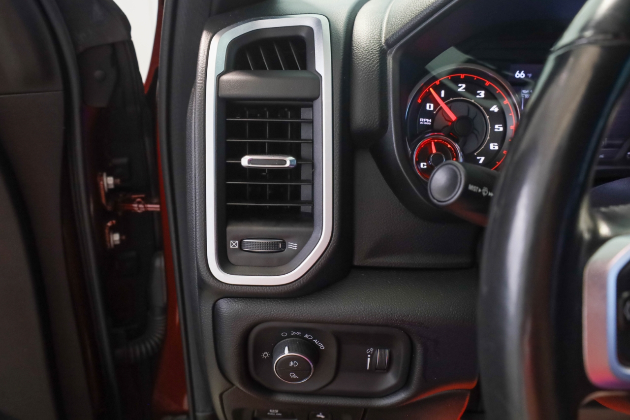 RAM 1500 Big Horn 4x4 Crew Cab 5'7" Box 2021 RAM 1500 Big Horn 4x4 Crew Cab 5'7" Box 2021