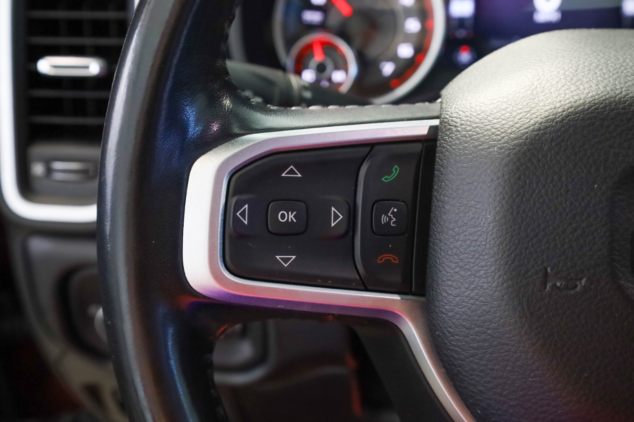 RAM 1500 Big Horn 4x4 Crew Cab 5'7" Box 2021 RAM 1500 Big Horn 4x4 Crew Cab 5'7" Box 2021