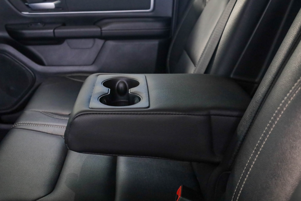 RAM 1500 Big Horn 4x4 Crew Cab 5'7" Box 2021 RAM 1500 Big Horn 4x4 Crew Cab 5'7" Box 2021