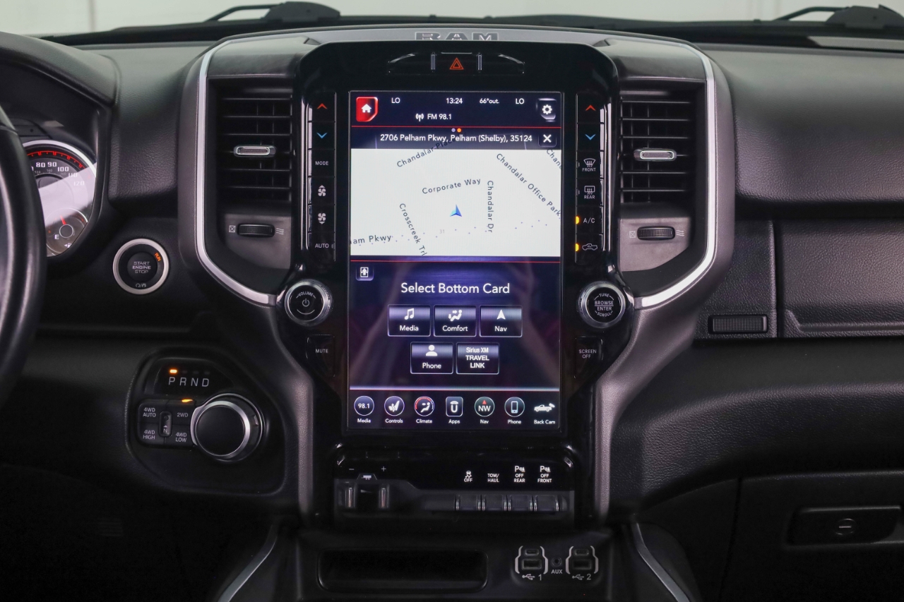 RAM 1500 Big Horn 4x4 Crew Cab 5'7" Box 2021 RAM 1500 Big Horn 4x4 Crew Cab 5'7" Box 2021