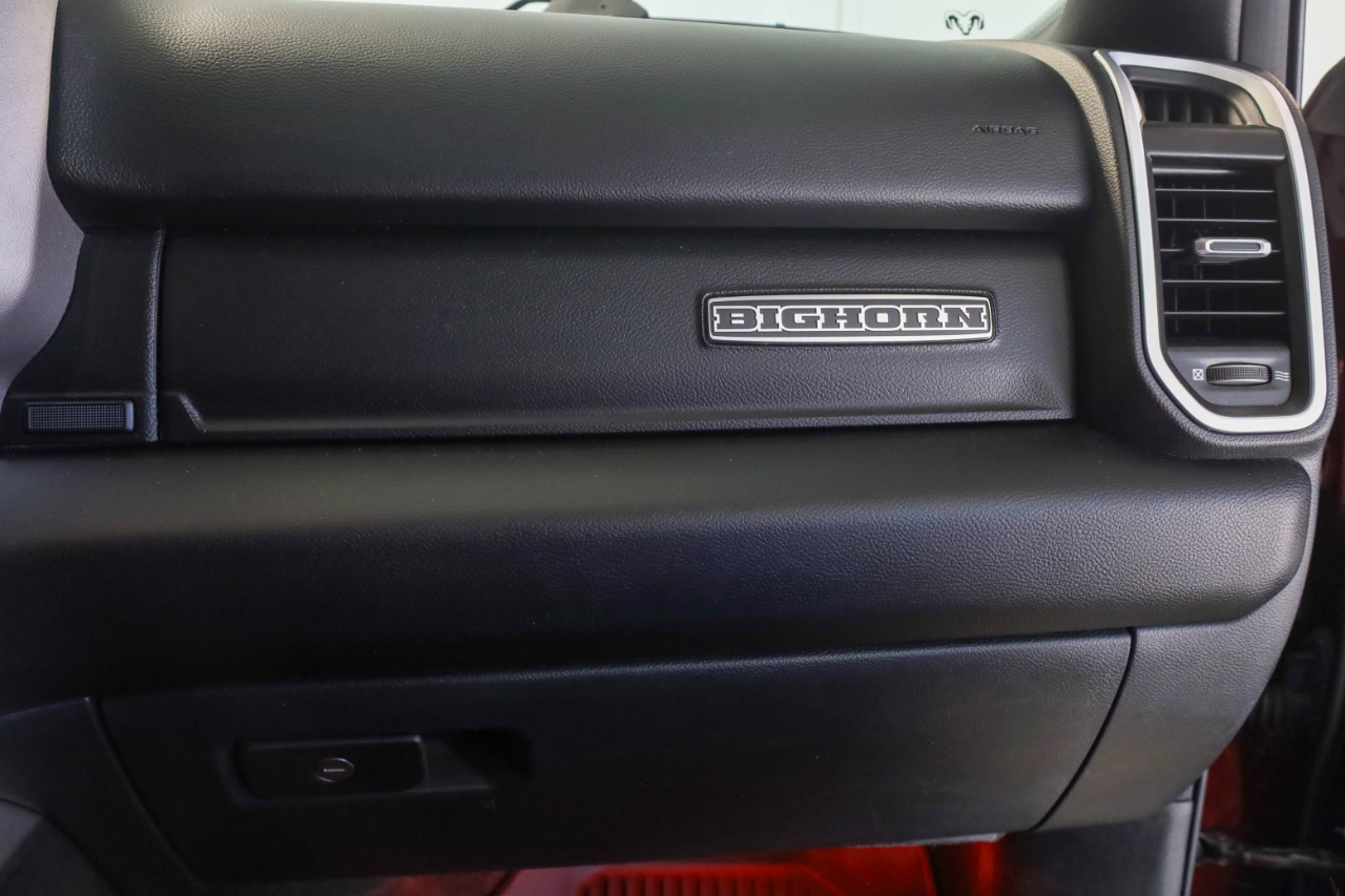 RAM 1500 Big Horn 4x4 Crew Cab 5'7" Box 2021 RAM 1500 Big Horn 4x4 Crew Cab 5'7" Box 2021