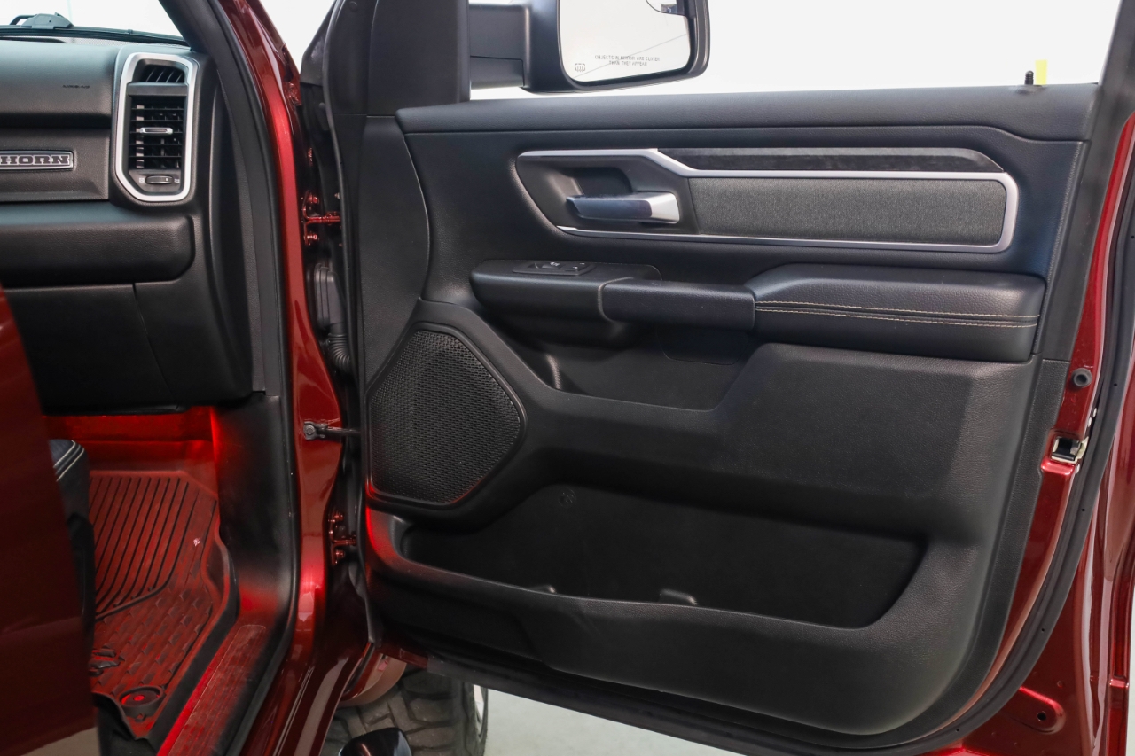 RAM 1500 Big Horn 4x4 Crew Cab 5'7" Box 2021 RAM 1500 Big Horn 4x4 Crew Cab 5'7" Box 2021