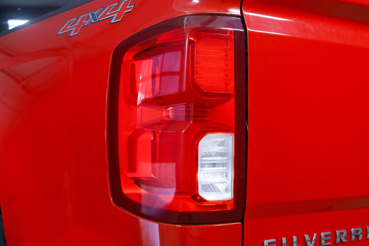 Chevrolet Silverado 1500 4WD Crew Cab 143.5" LTZ w/1LZ 2017