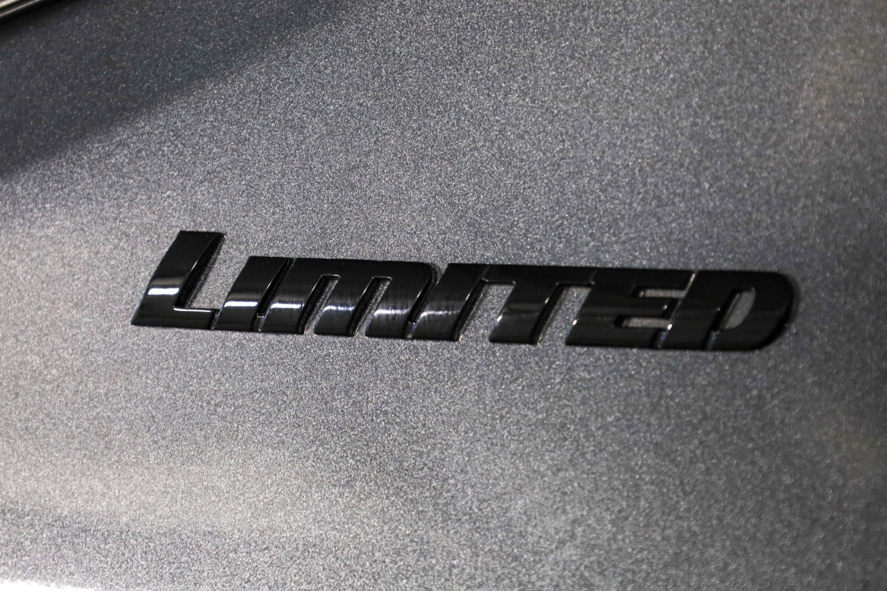 Toyota Tacoma 4WD Limited Double Cab 5' Bed V6 AT (Natl) 2023