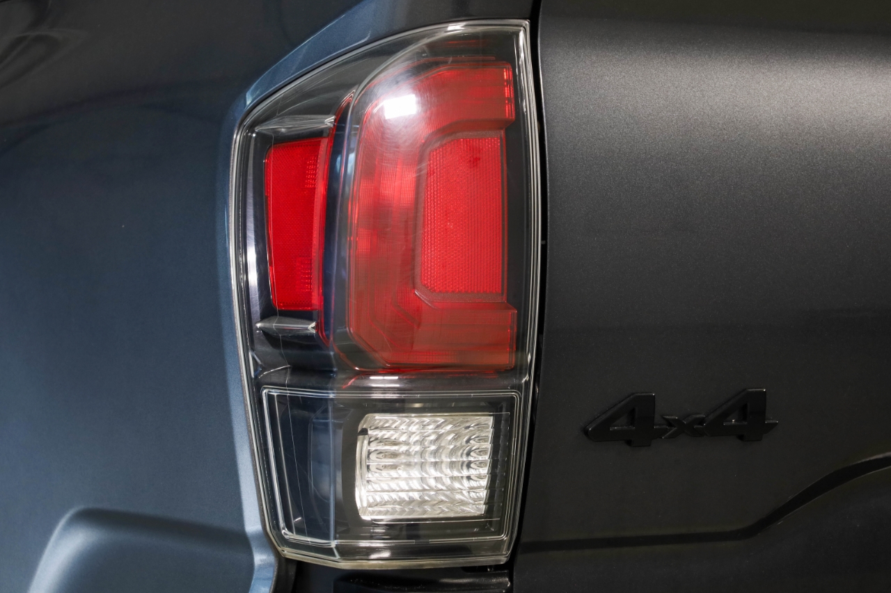 Toyota Tacoma 4WD Limited Double Cab 5' Bed V6 AT (Natl) 2023