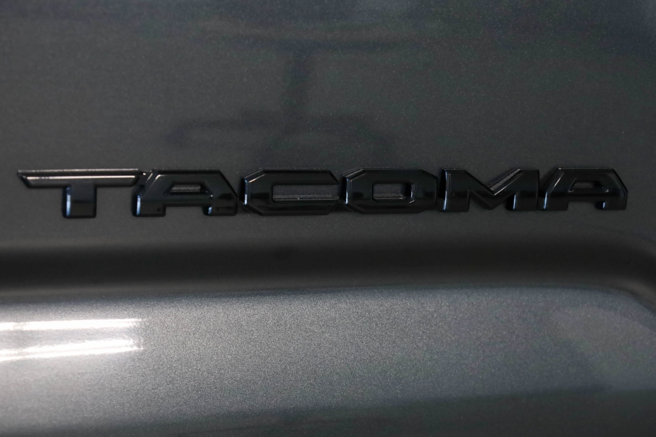 Toyota Tacoma 4WD Limited Double Cab 5' Bed V6 AT (Natl) 2023