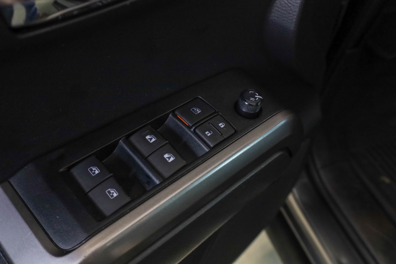 Toyota Tacoma 4WD Limited Double Cab 5' Bed V6 AT (Natl) 2023