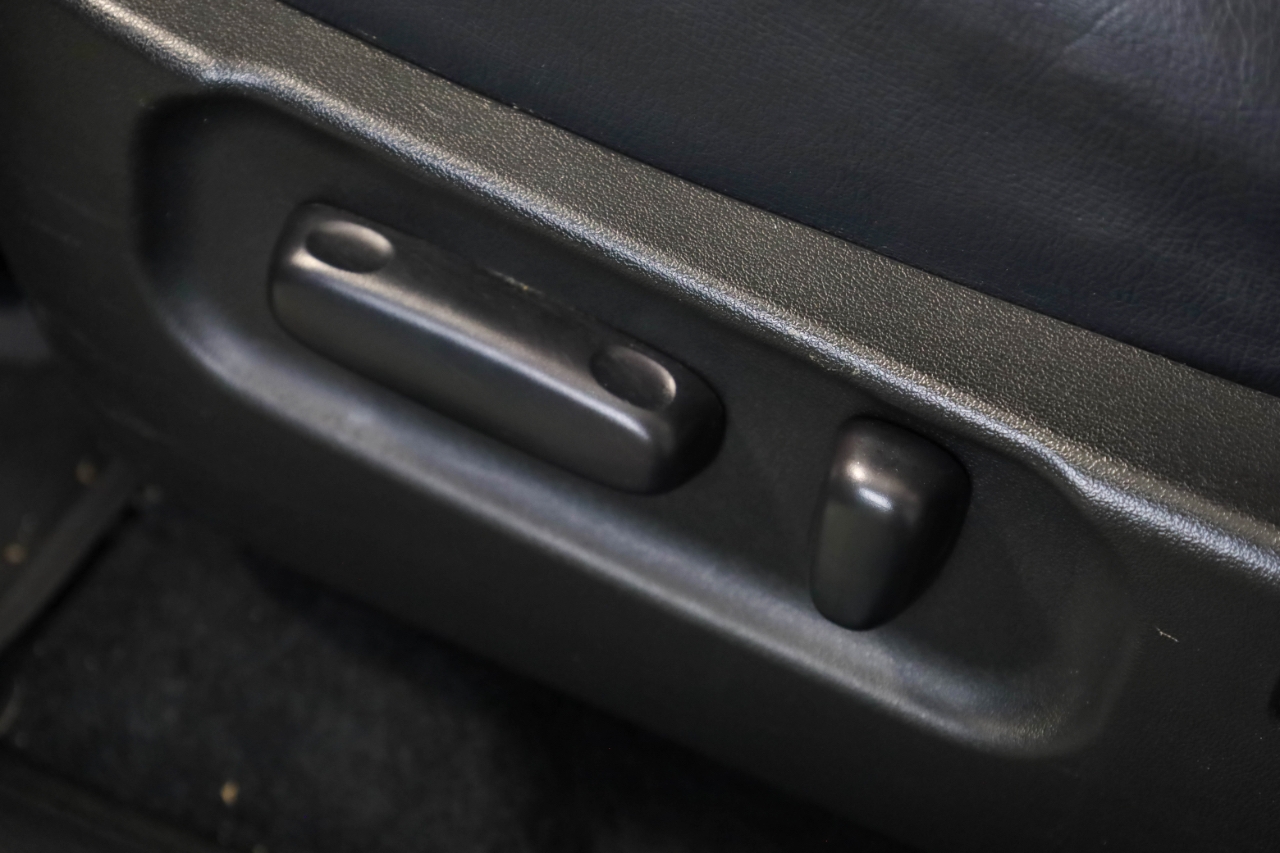 Toyota Tacoma 4WD Limited Double Cab 5' Bed V6 AT (Natl) 2023