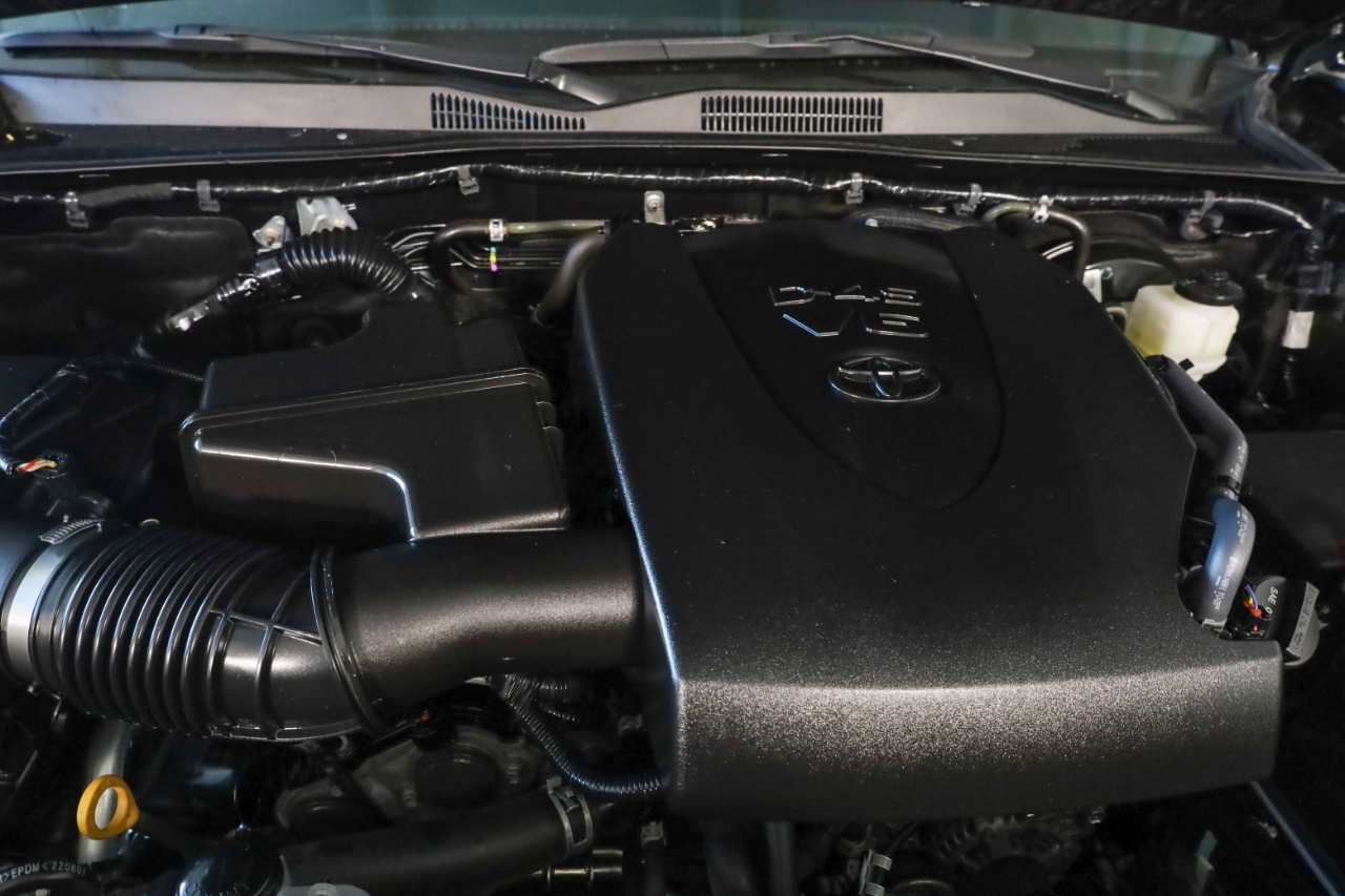 Toyota Tacoma 4WD Limited Double Cab 5' Bed V6 AT (Natl) 2023