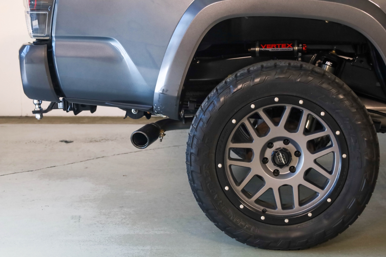 Toyota Tacoma 4WD Limited Double Cab 5' Bed V6 AT (Natl) 2023