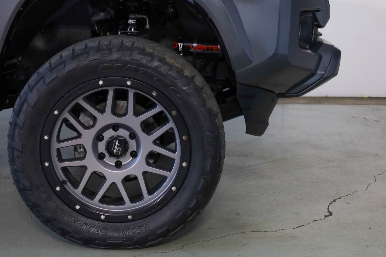 Toyota Tacoma 4WD Limited Double Cab 5' Bed V6 AT (Natl) 2023