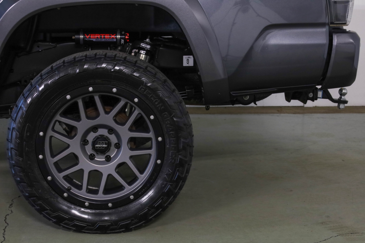 Toyota Tacoma 4WD Limited Double Cab 5' Bed V6 AT (Natl) 2023