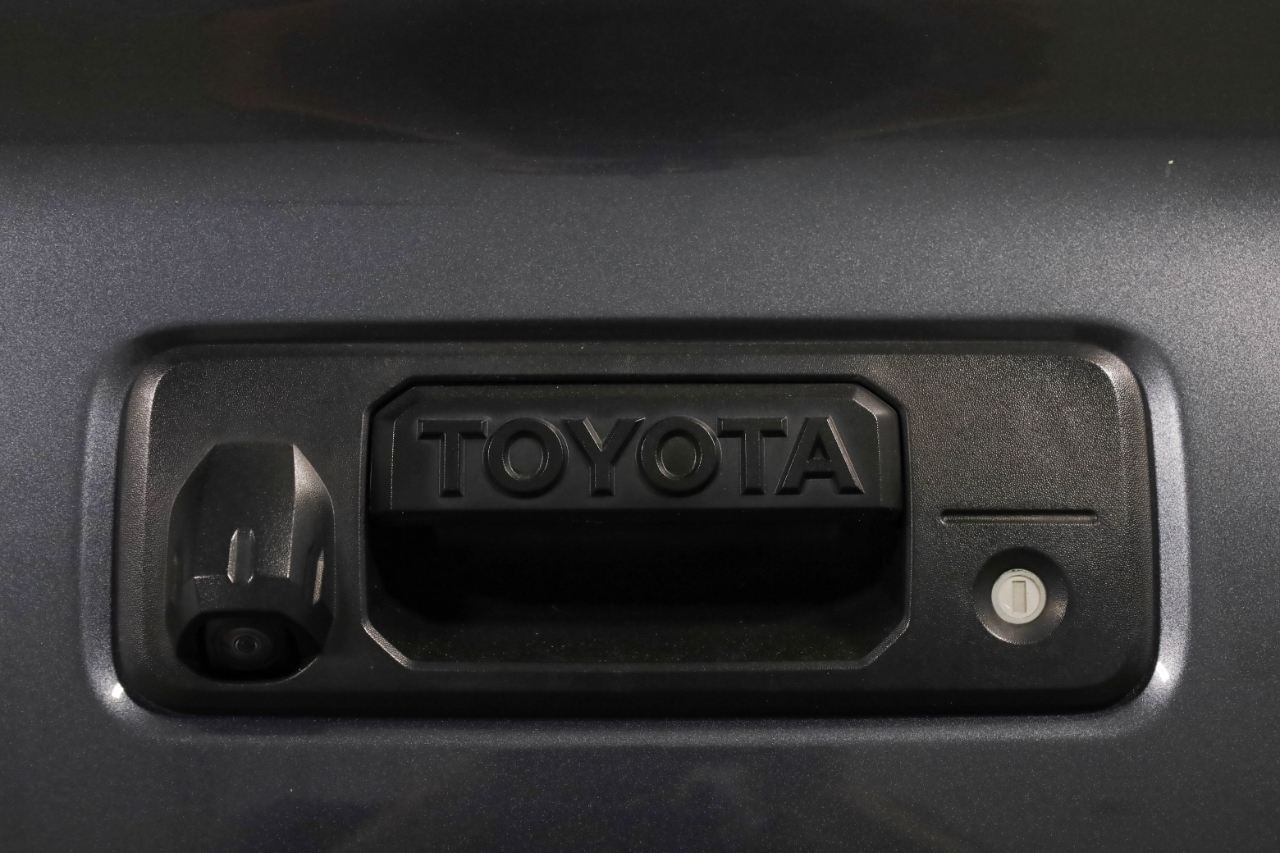 Toyota Tacoma 4WD Limited Double Cab 5' Bed V6 AT (Natl) 2023