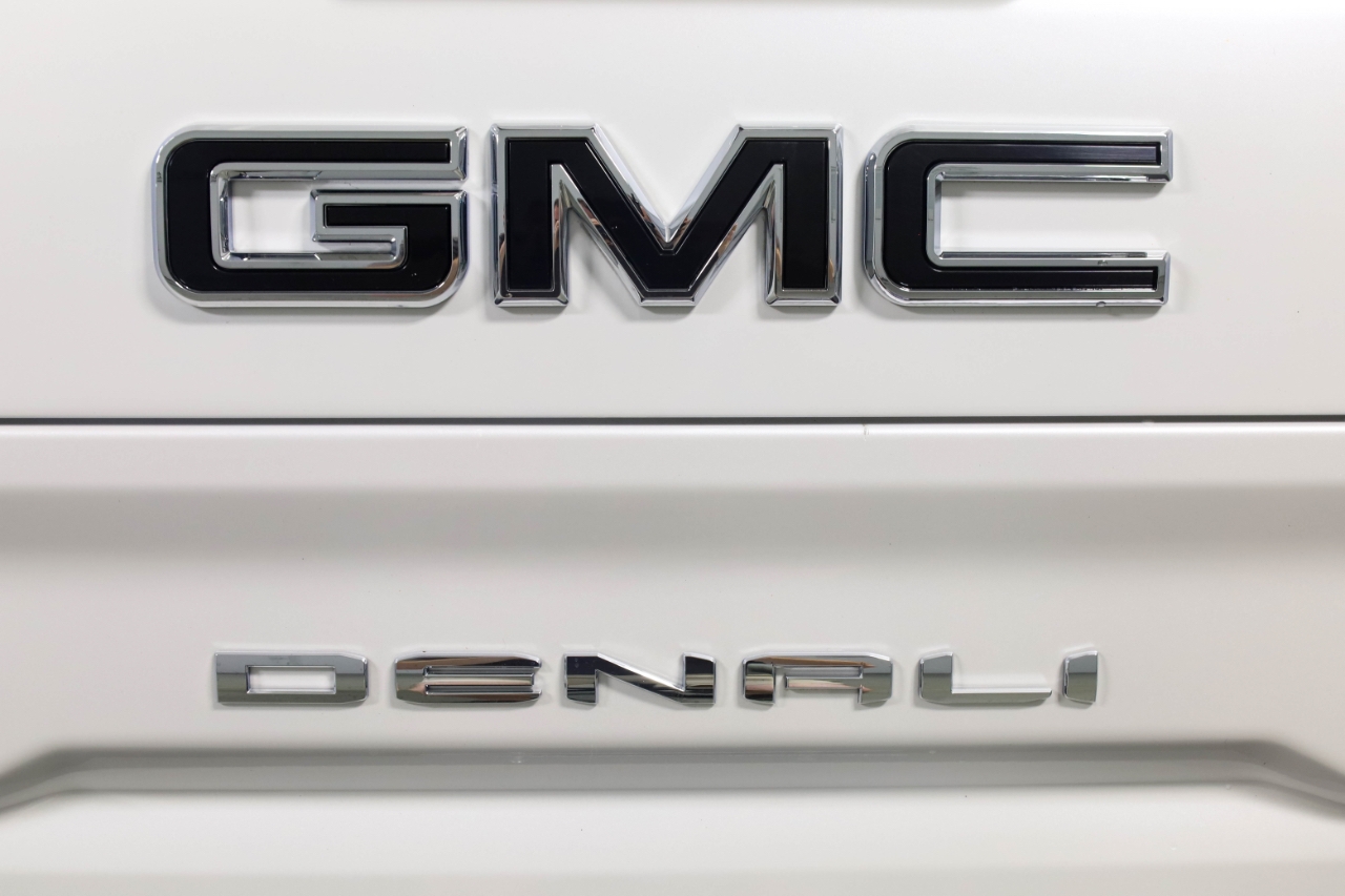 GMC Sierra 1500 Limited 4WD Crew Cab 157" Denali 2022 GMC Sierra 1500 Limited 4WD Crew Cab 157" Denali 2022