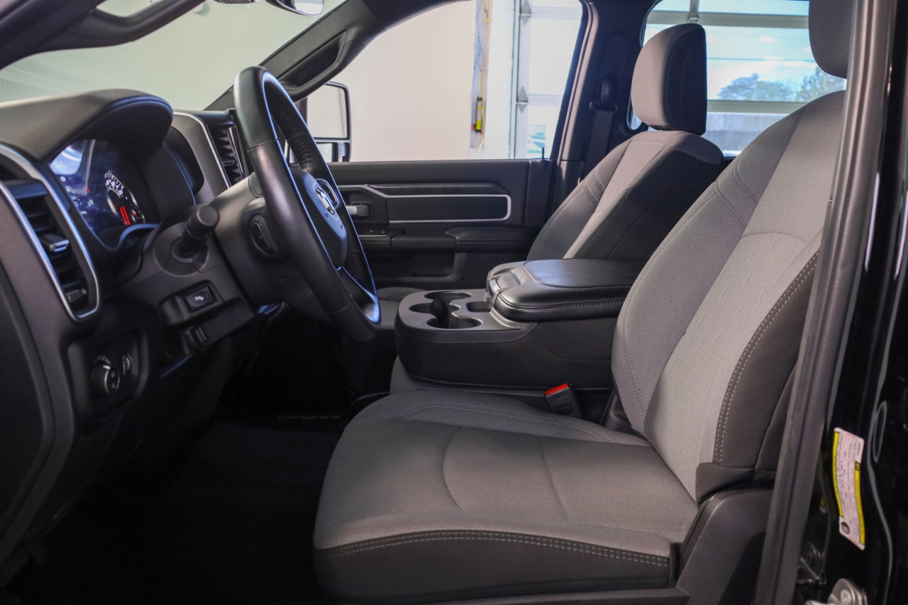 RAM 2500 Big Horn 4x4 Crew Cab 6'4" Box 2024 RAM 2500 Big Horn 4x4 Crew Cab 6'4" Box 2024