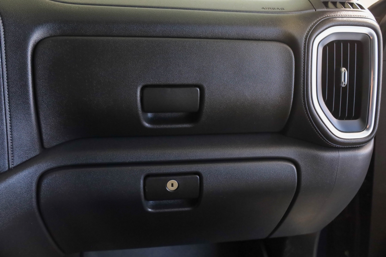 Chevrolet Silverado 1500 4WD Crew Cab 147" RST 2021