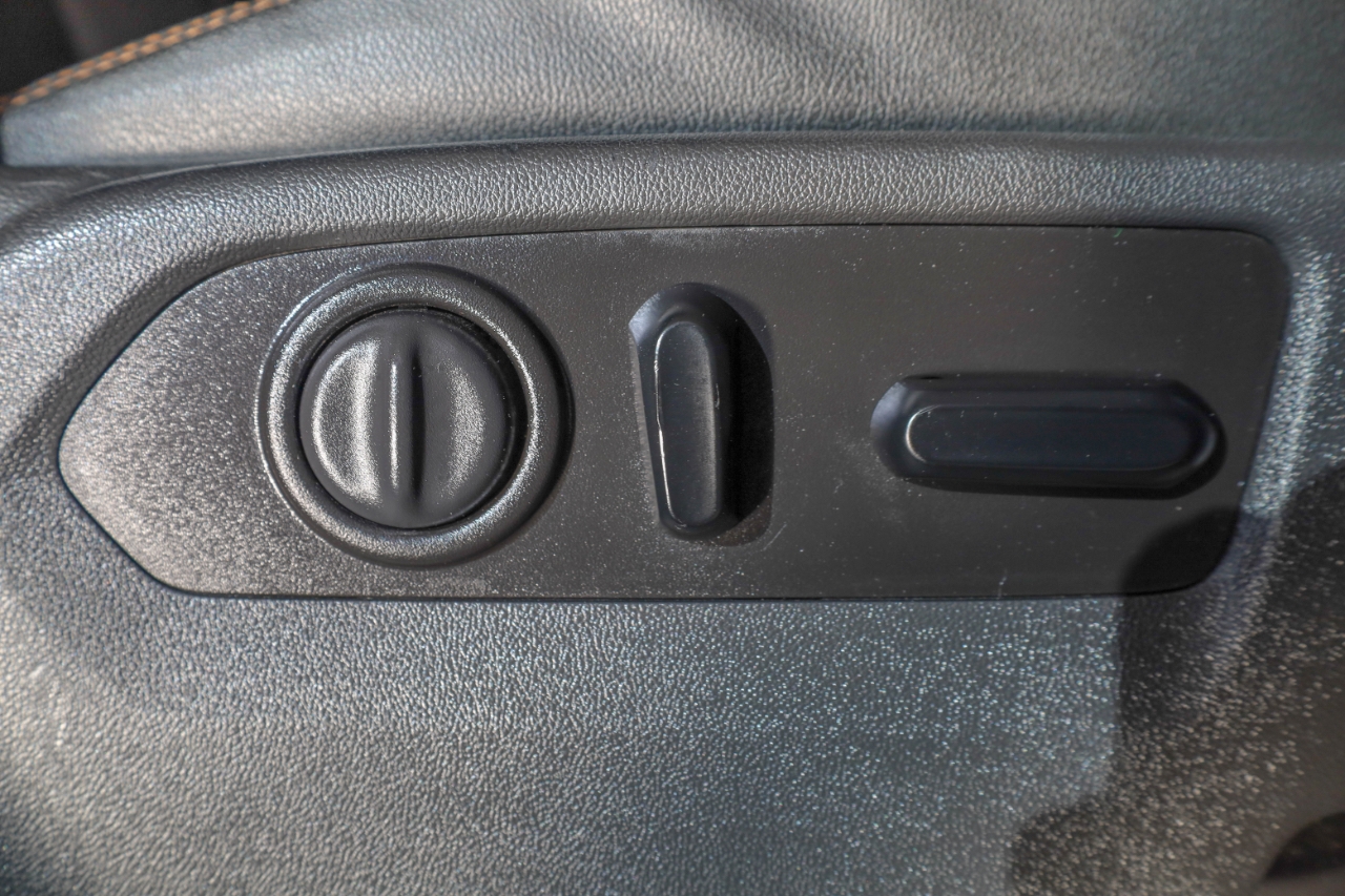 GMC Sierra 1500 4WD Crew Cab 147" AT4 2021