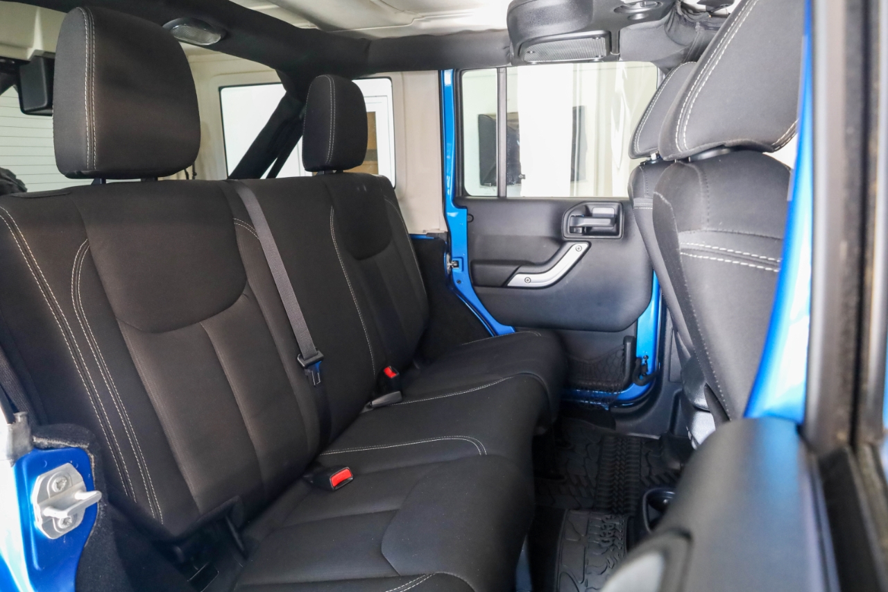 Jeep Wrangler Unlimited 4WD 4dr Sahara 2016