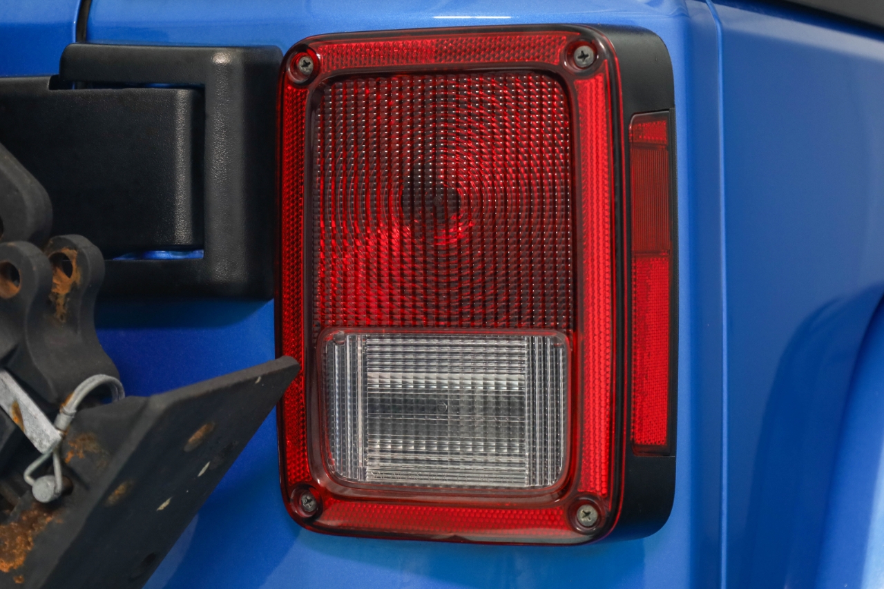 Jeep Wrangler Unlimited 4WD 4dr Sahara 2016