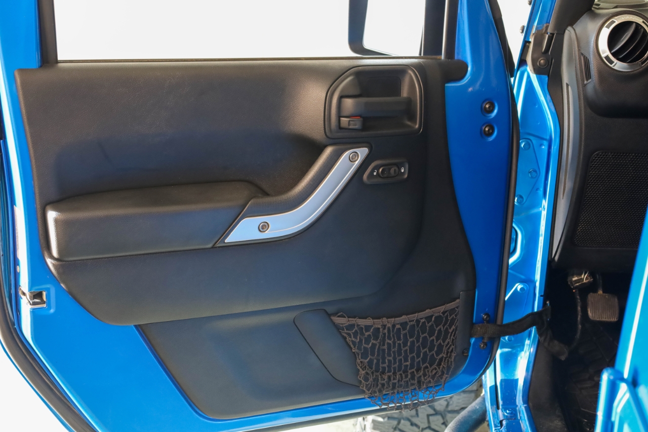 Jeep Wrangler Unlimited 4WD 4dr Sahara 2016