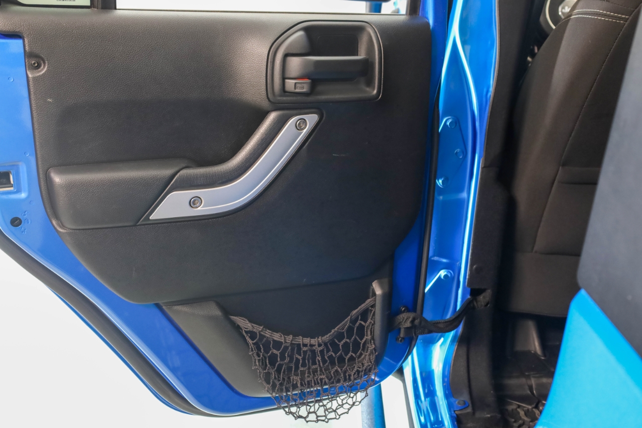 Jeep Wrangler Unlimited 4WD 4dr Sahara 2016