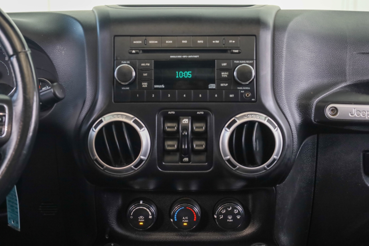 Jeep Wrangler Unlimited 4WD 4dr Sahara 2016