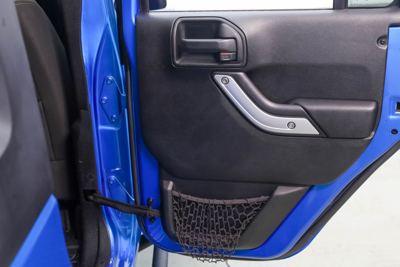 Jeep Wrangler Unlimited 4WD 4dr Sahara 2016