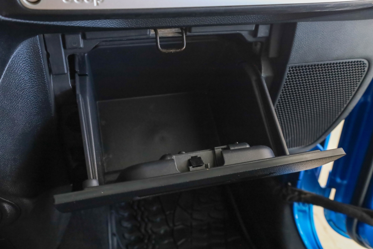 Jeep Wrangler Unlimited 4WD 4dr Sahara 2016