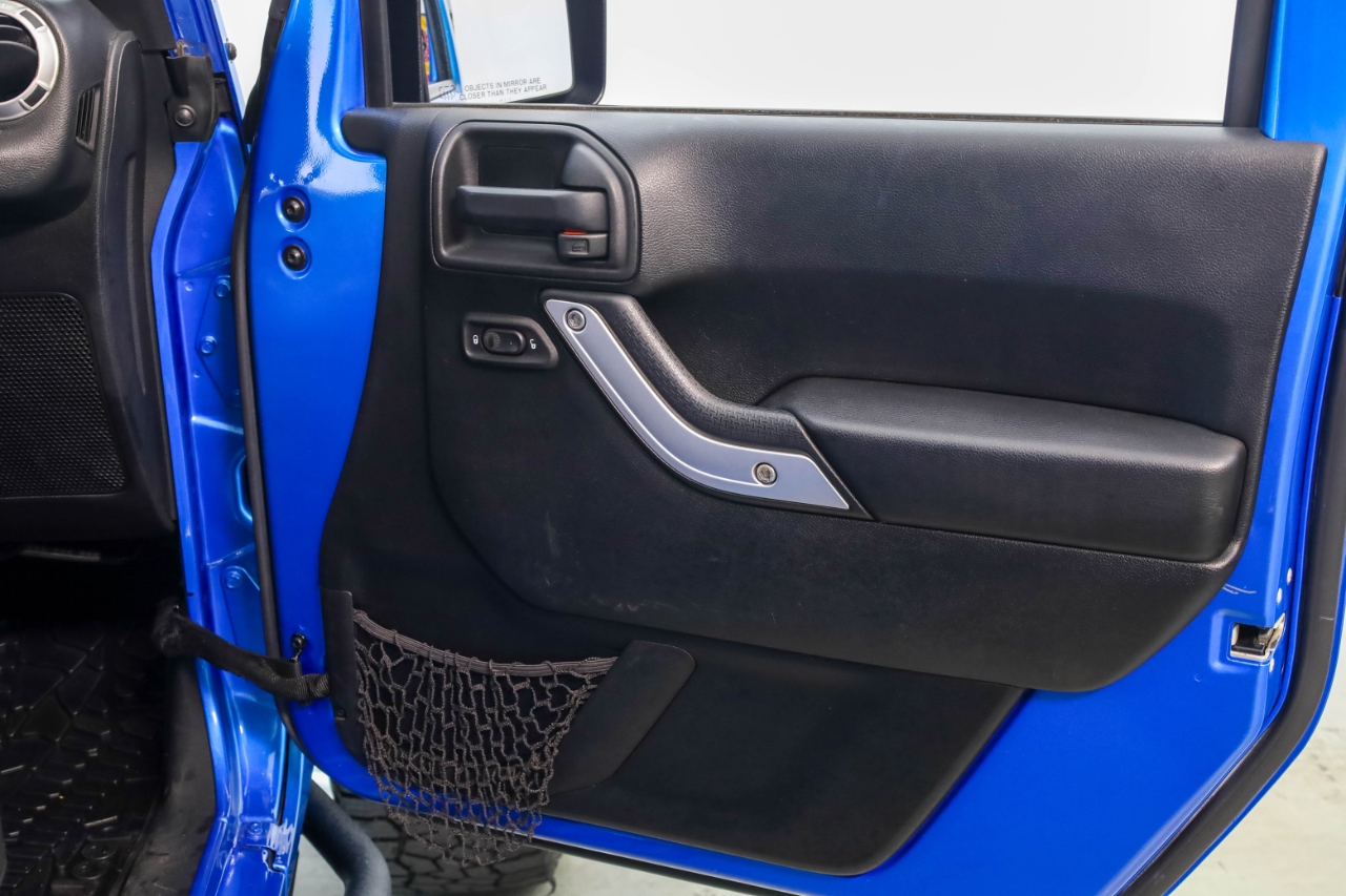 Jeep Wrangler Unlimited 4WD 4dr Sahara 2016