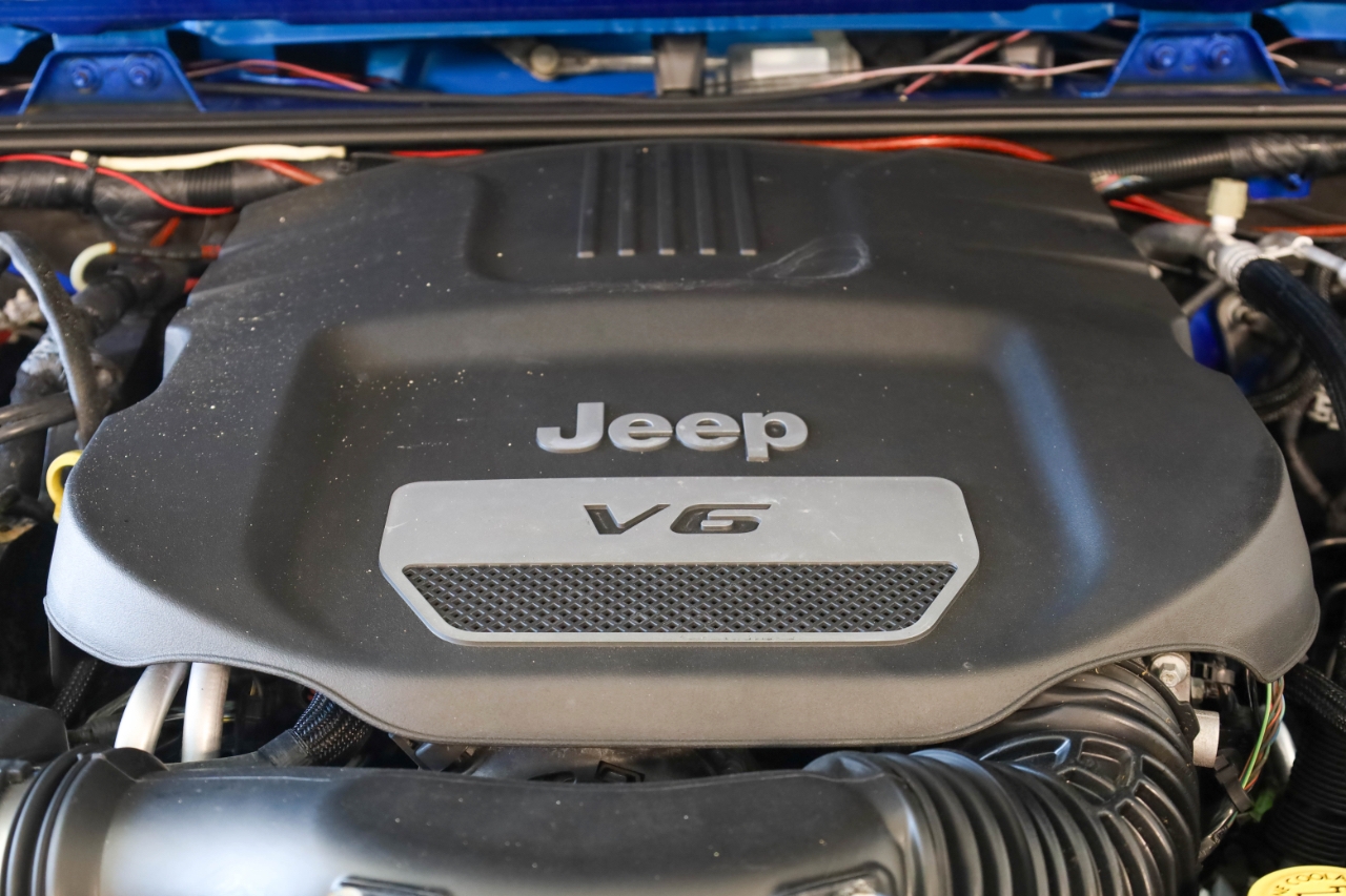 Jeep Wrangler Unlimited 4WD 4dr Sahara 2016