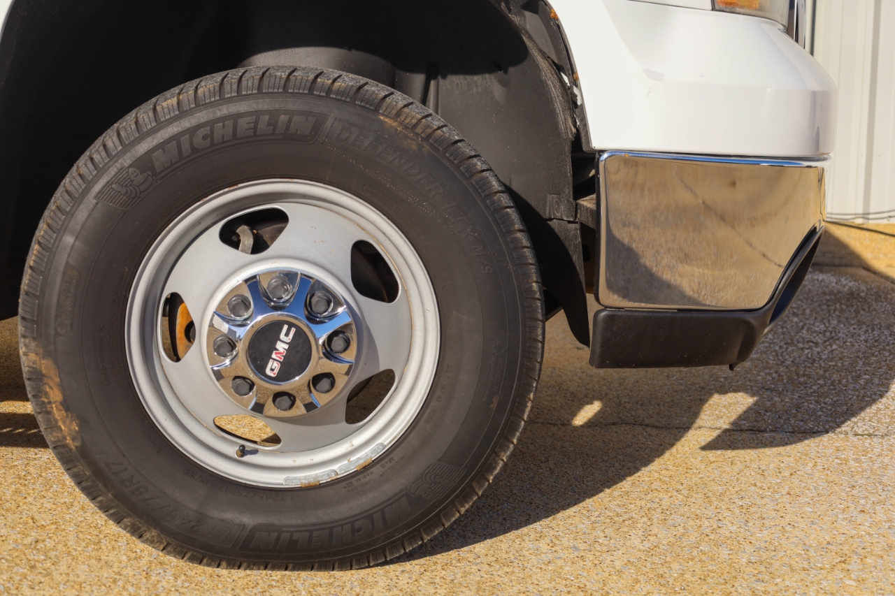 GMC Sierra 3500HD 4WD Crew Cab 167" DRW SLE 2009