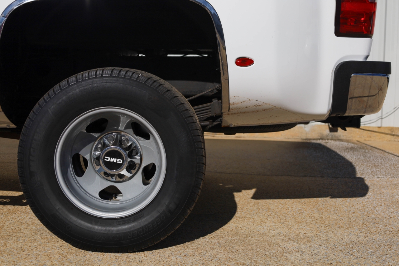 GMC Sierra 3500HD 4WD Crew Cab 167" DRW SLE 2009