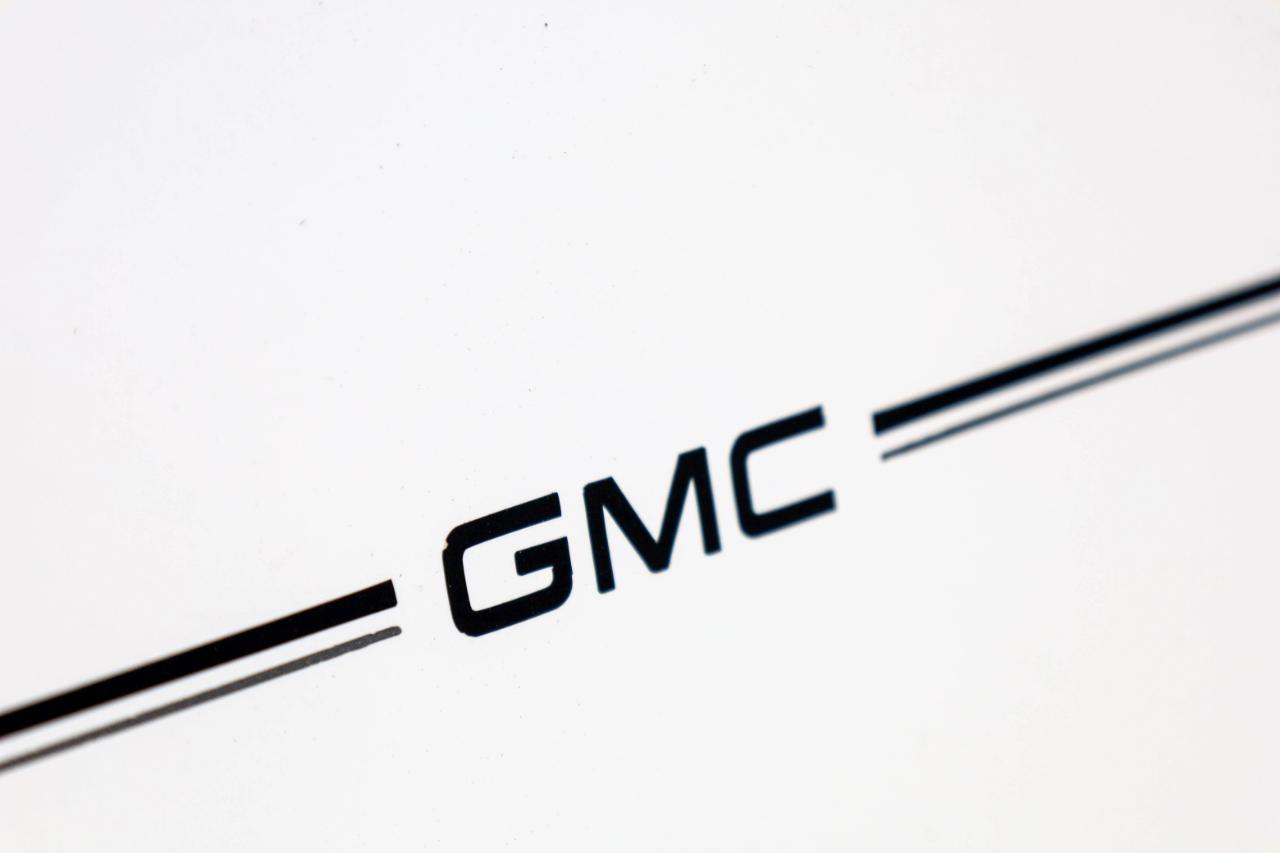 GMC Sierra 3500HD 4WD Crew Cab 167" DRW SLE 2009