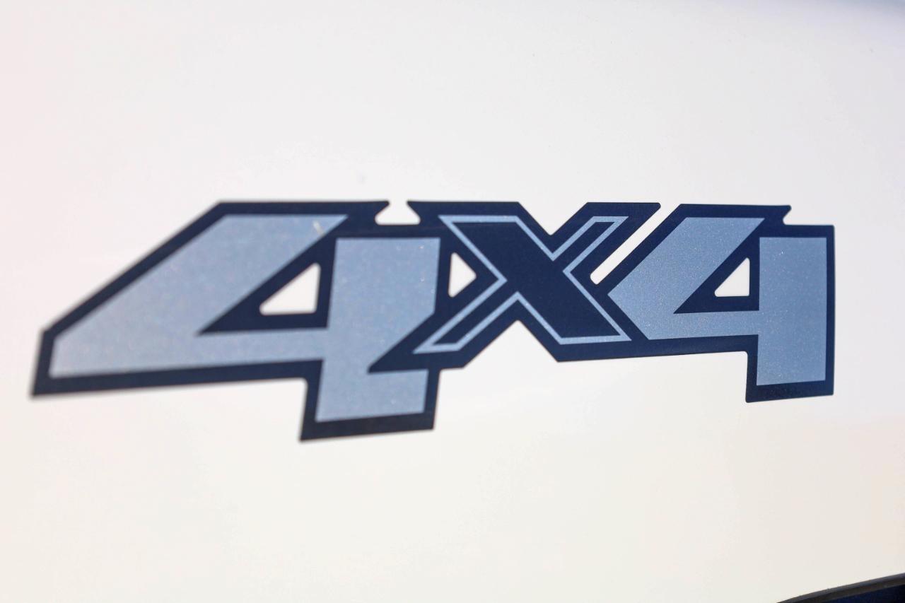 GMC Sierra 3500HD 4WD Crew Cab 167" DRW SLE 2009