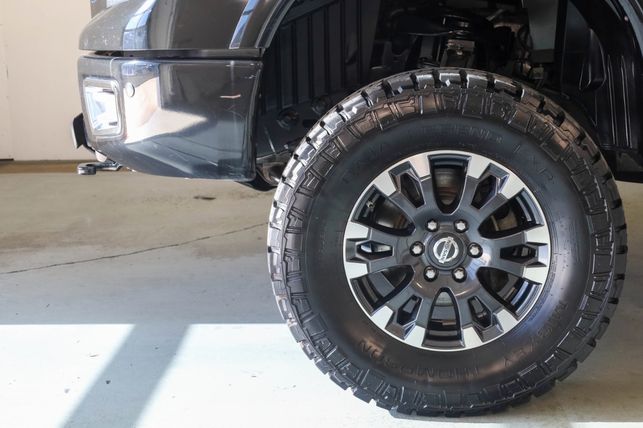 Nissan Titan XD 4x4 Gas Crew Cab PRO-4X 2019