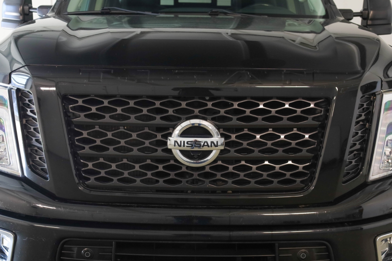 Nissan Titan XD 4x4 Gas Crew Cab PRO-4X 2019