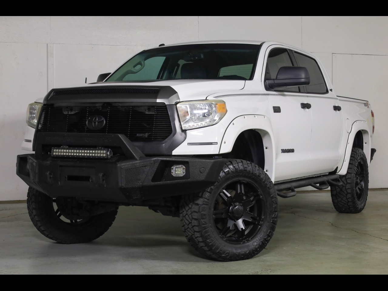 2016 Toyota Tundra 4WD Truck CrewMax 5.7L FFV V8 6-Spd AT SR5 (Natl)