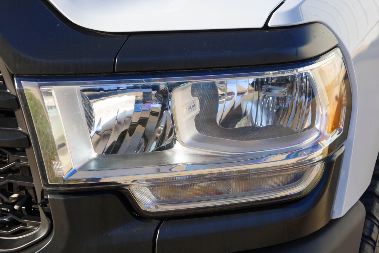 RAM 2500 Tradesman 4x4 Crew Cab 8' Box 2022