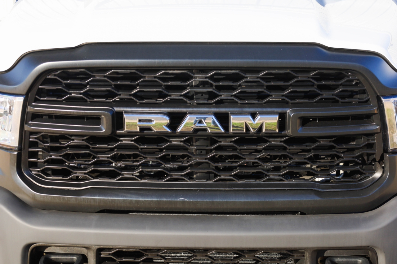 RAM 2500 Tradesman 4x4 Crew Cab 8' Box 2022