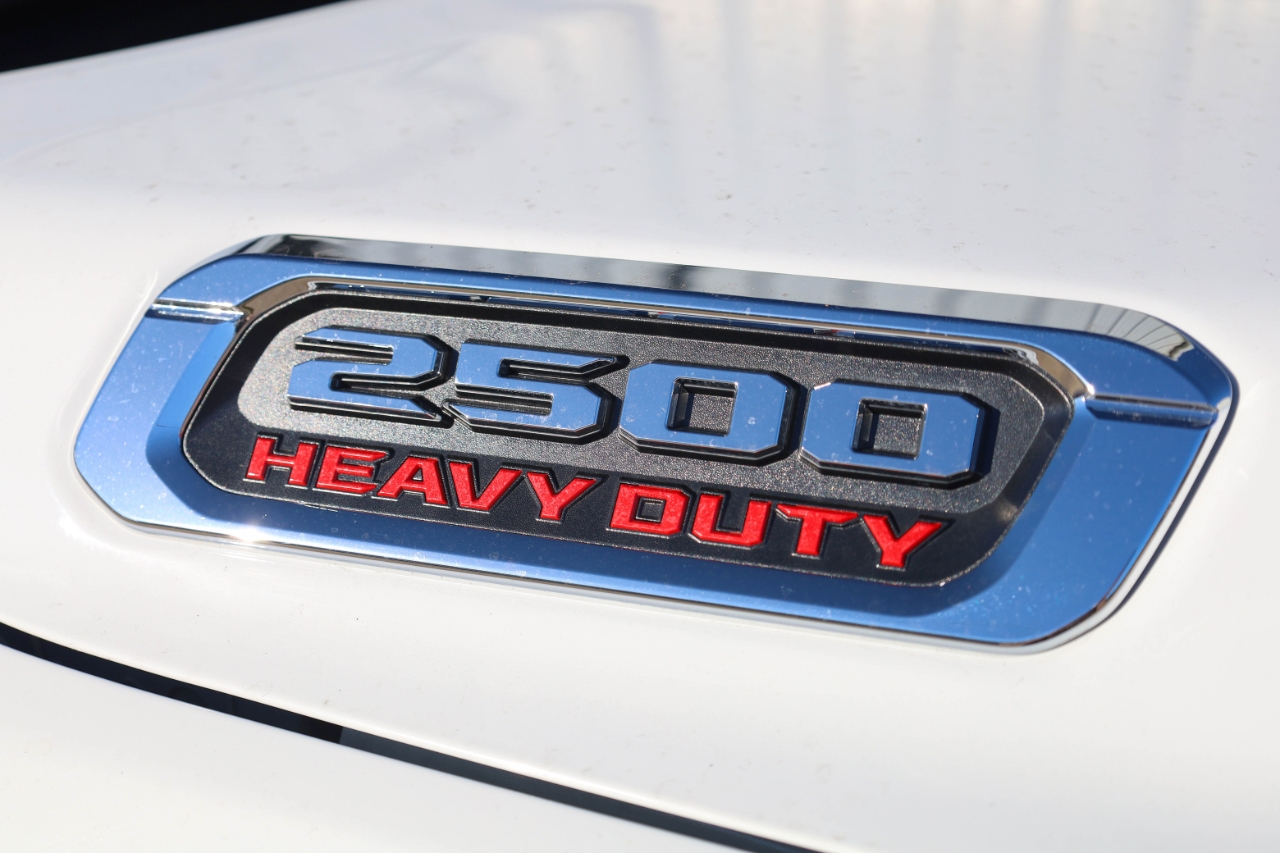 RAM 2500 Tradesman 4x4 Crew Cab 8' Box 2022