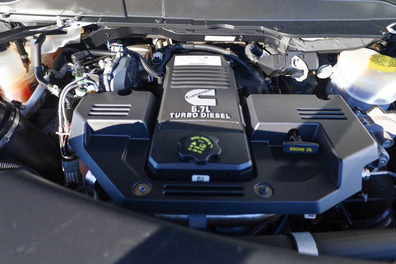 RAM 2500 Tradesman 4x4 Crew Cab 8' Box 2022