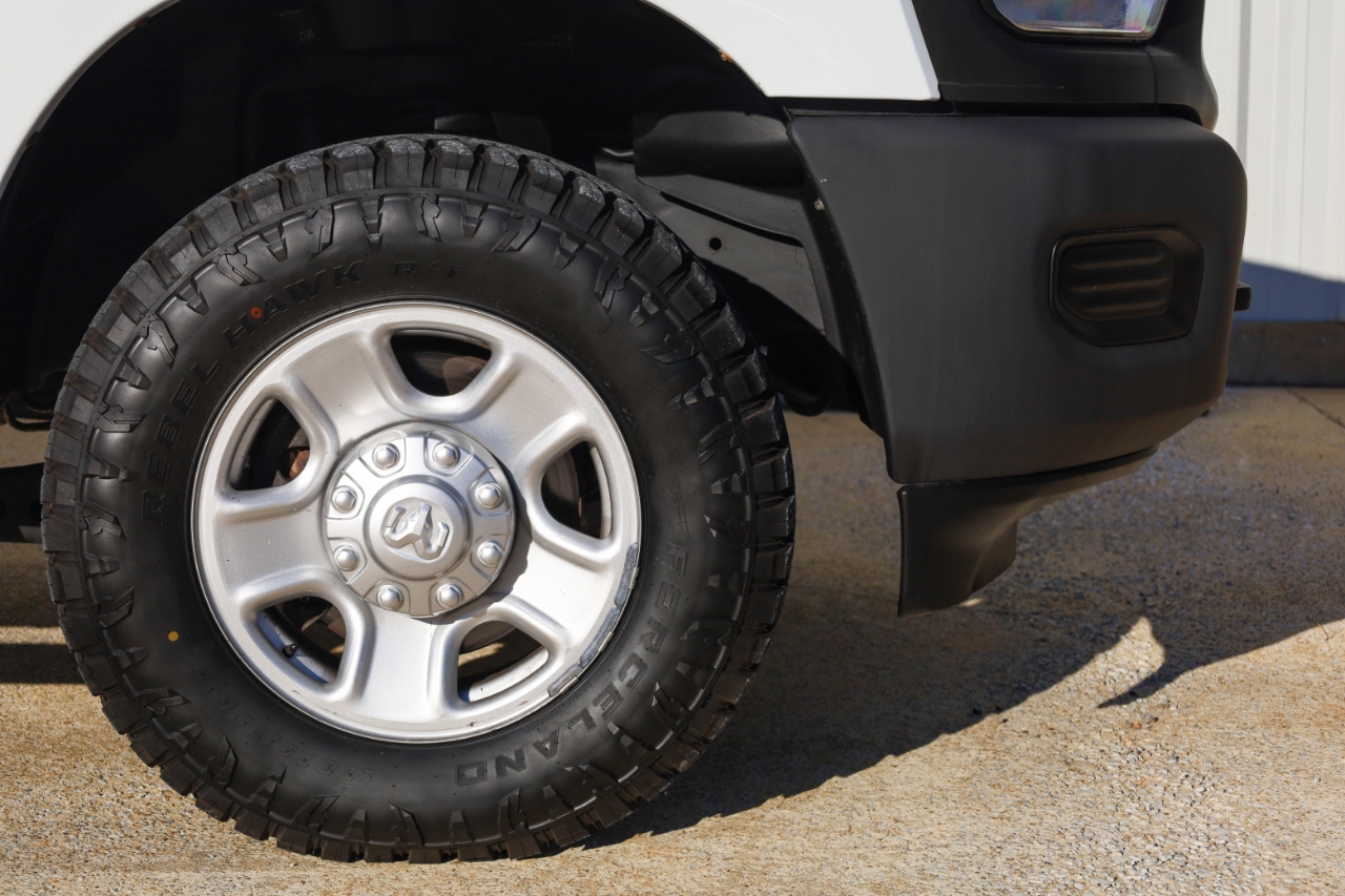 RAM 2500 Tradesman 4x4 Crew Cab 8' Box 2022