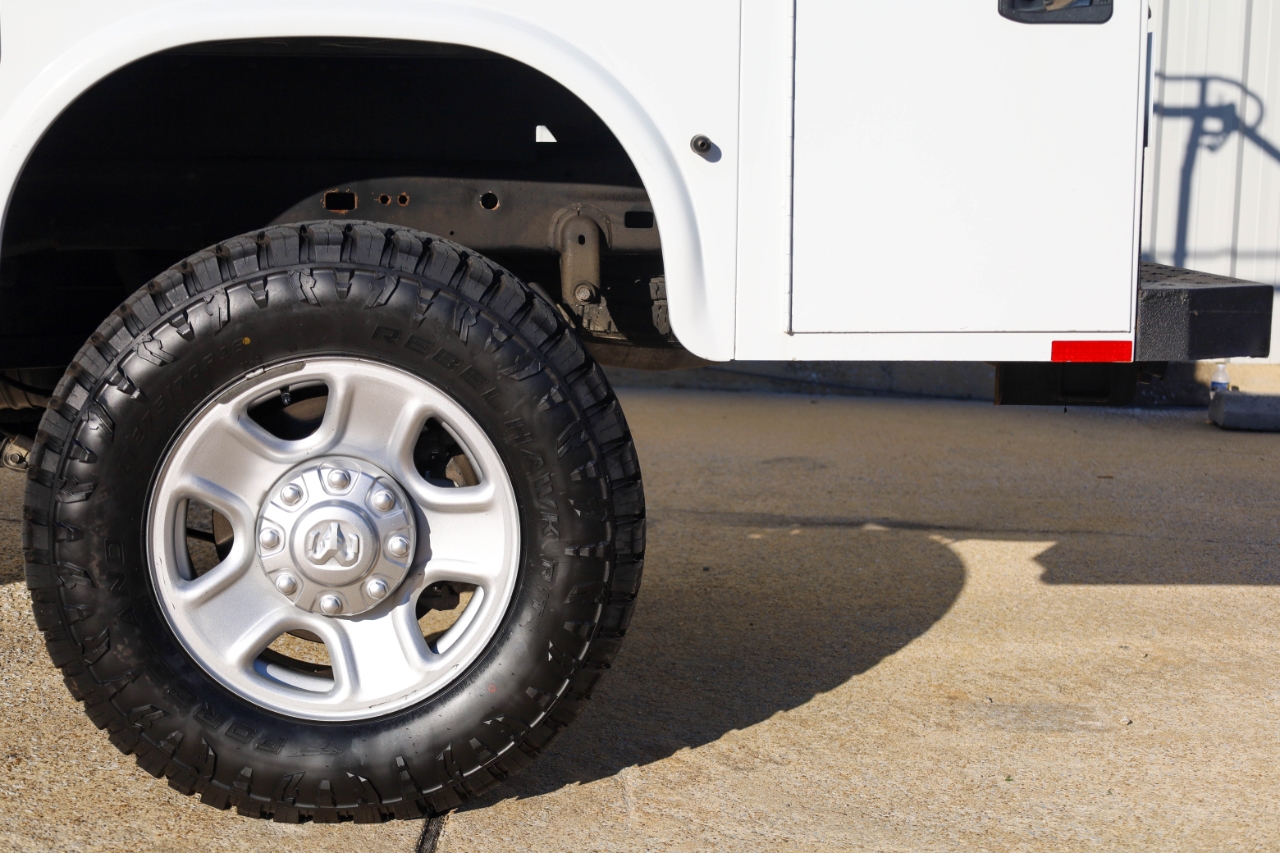 RAM 2500 Tradesman 4x4 Crew Cab 8' Box 2022