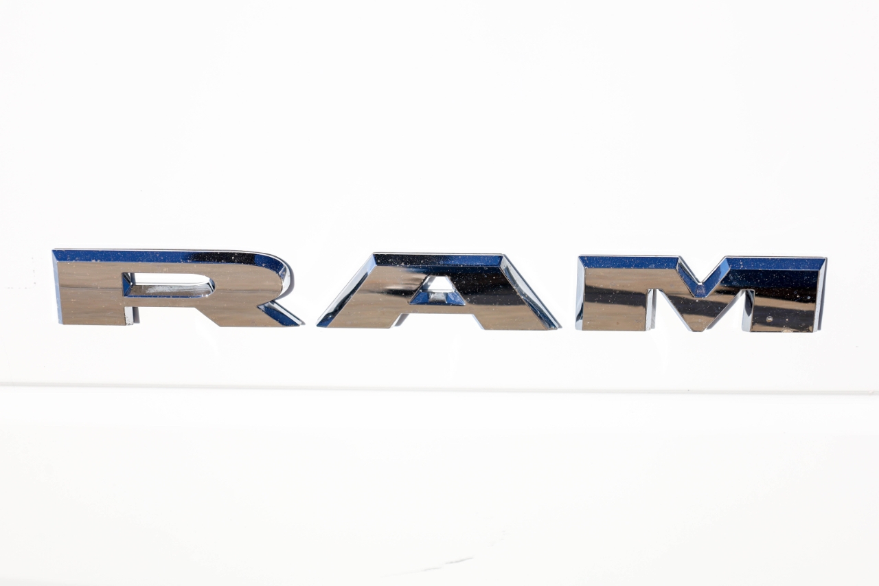 RAM 2500 Tradesman 4x4 Crew Cab 8' Box 2022