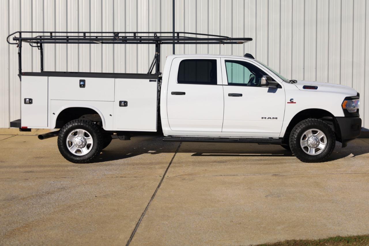 RAM 2500 Tradesman 4x4 Crew Cab 8' Box 2022